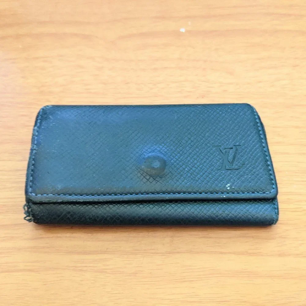Louis Vuitton Taiga Key Holder/Wallet #717***
